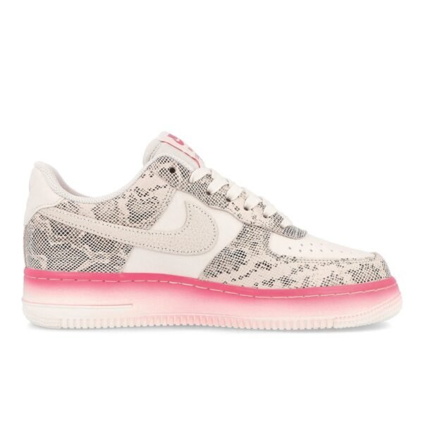 Nike - WMNS Air Force 1 ‘07 LV8 pink - Image 2