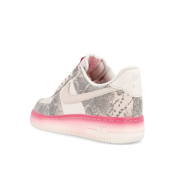 Nike - WMNS Air Force 1 ‘07 LV8 pink - Image 5