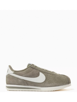Nike  Follow Cortez Vintage Sneakers in Suede